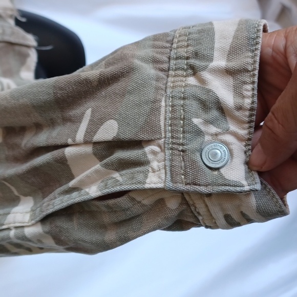 Allsaints Camo Green cropped shirt jacket, Distressed Hem, Oversized, 24" PTP - Picture 4 of 8